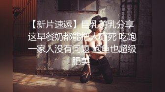 商场女厕偷拍 牛仔裤美女憋不住了 半蹲着尿 好黑的B