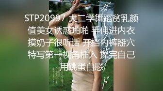 白虎美穴18极品萌妹，扎着麻花辫黑白丝袜，翘起双腿给你看小穴