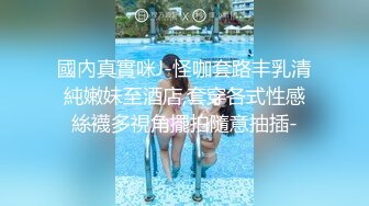 为满足男友的特殊癖好，少妇被两个大屌黑人狠狠操弄