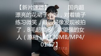 极品韩国大学小师妹，人美身材棒，哼着小歌曲来嘘嘘，这尿尿声极品啦！