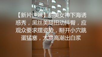 试试新人逼。骚逼学生妹在车里自慰勾引我：啊啊···受不了啦··使劲插我小比比