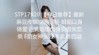 睡衣单腿黑丝极品女神下海，细长美腿夹着振动棒足交，掰穴特写超粉嫩